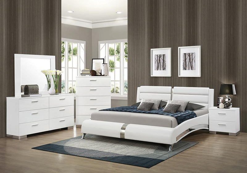 Jeremaine 5-piece Eastern King Bedroom Set Glossy White image